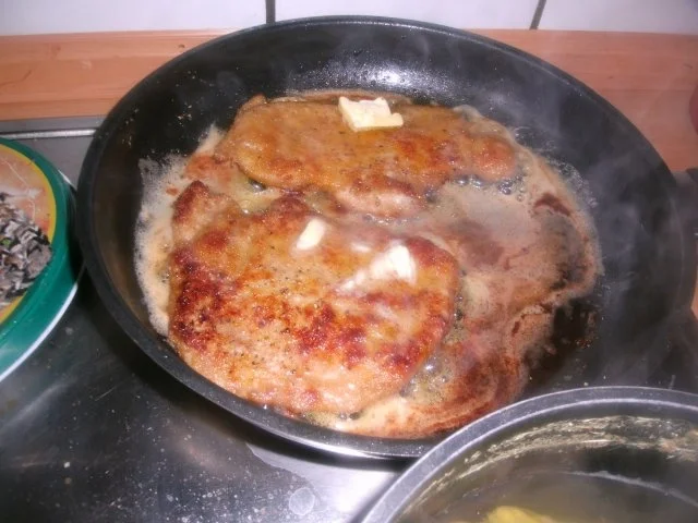 Wiener Schnitzel mit Sahnekartöffelchen und  Spargelgemüse nach Diana´s Art - Rezept - Bild Nr. 3