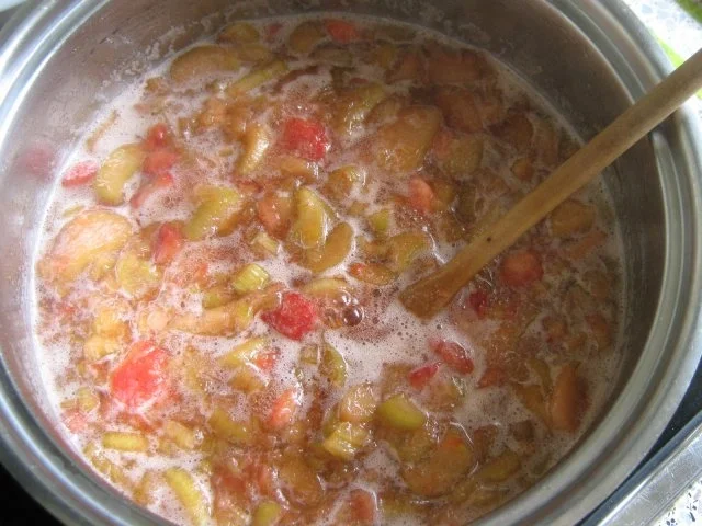 Rezept: Rhabarber-Erdbeer-Feigen-Marmelade Bild Nr. 3 Rhabarber-Erdbeer-Feigen-Marmelade - Rezept - Bild Nr. 3