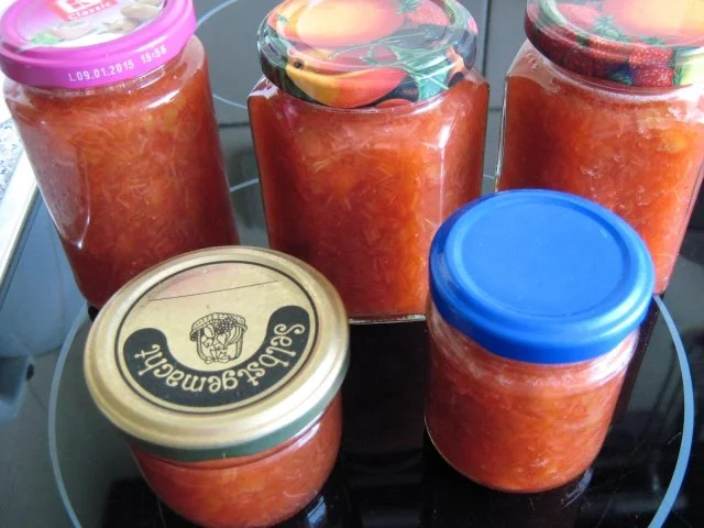 Rezept: Rhabarber-Erdbeer-Feigen-Marmelade Rhabarber-Erdbeer-Feigen-Marmelade - Rezept