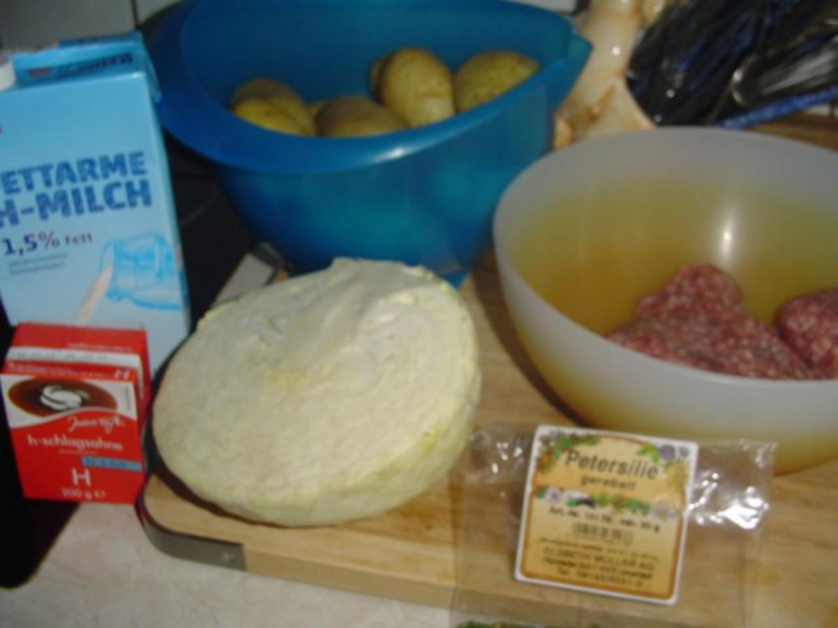 Fleischpflanzerl, Petersilkartoffel und Weißkrautgemüse - Rezept - Bild Nr. 2