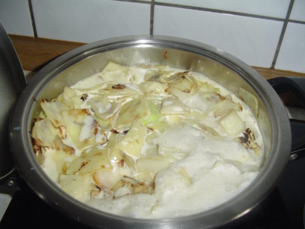 Fleischpflanzerl, Petersilkartoffel und Weißkrautgemüse - Rezept - Bild Nr. 6