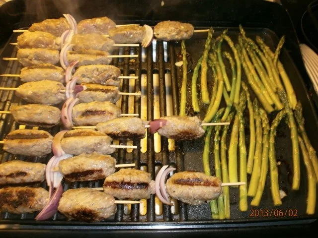 Cevapcici mit gegrilltem Babyspargel - Rezept - Bild Nr. 7