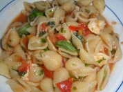 Rezept: mini conchiglie -muschelnudeln mit fruchtiger tomatensosse mini conchiglie -muschelnudeln mit fruchtiger tomatensosse - Rezept