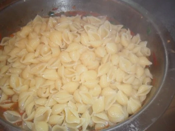 Rezept: mini conchiglie -muschelnudeln mit fruchtiger tomatensosse Bild Nr. 7 mini conchiglie -muschelnudeln mit fruchtiger tomatensosse - Rezept - Bild Nr. 7
