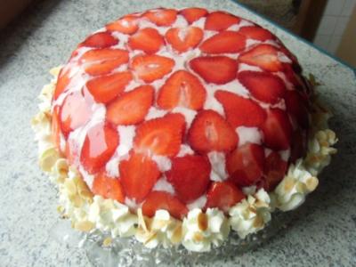 Rezept: ❤ Erdbeer - Joghurt - Kuppeltorte ❤ ❤ Erdbeer - Joghurt - Kuppeltorte ❤ - Rezept