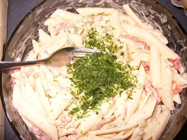 Fleischspieß auf Nudelsalat - Rezept - Bild Nr. 3