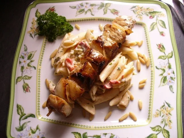 Fleischspieß auf Nudelsalat - Rezept - Bild Nr. 6