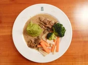 Filet "Royal" im Kräuter-Blätterteigmantel mit Erbsenmus und Gemüse der Saison - Rezept