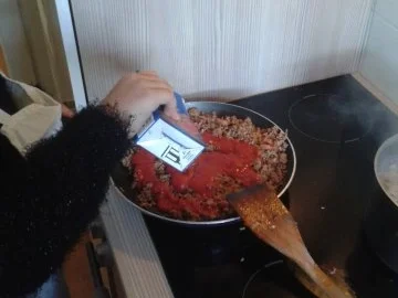 Von Kids für Kids: Nudeln mit Hackfleisch-Tomatensoße - Rezept - Bild Nr. 3