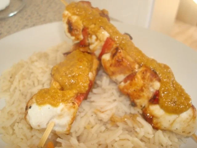 Sate-Spieße vom Huhn mit Gewürzreis - Rezept