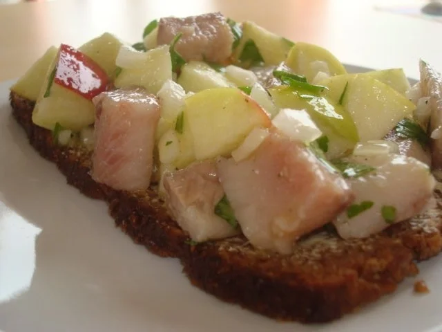 Rezept: Zwischenmahlzeit vom Matjes Bild Nr. 3 Zwischenmahlzeit vom Matjes - Rezept - Bild Nr. 3