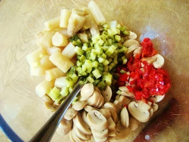 Rezept: Salat vom Suppenhuhn - ohne Mayonnaise ... Bild Nr. 5 Salat vom Suppenhuhn - ohne Mayonnaise ... - Rezept - Bild Nr. 5