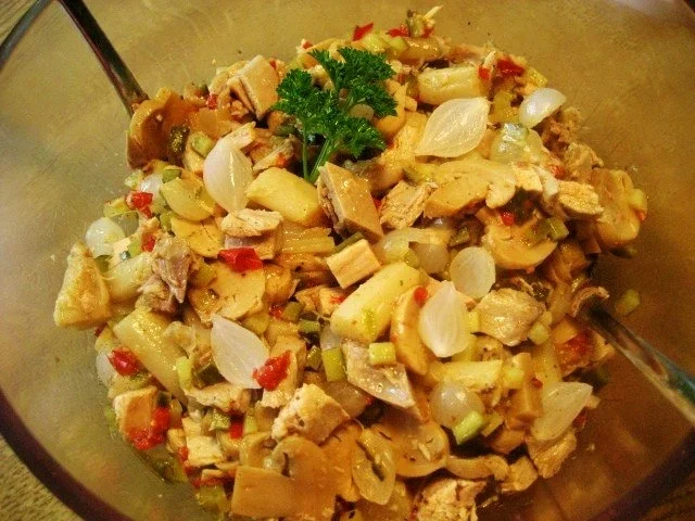 Rezept: Salat vom Suppenhuhn - ohne Mayonnaise ... Salat vom Suppenhuhn - ohne Mayonnaise ... - Rezept