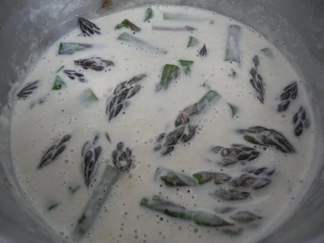 Rezept: Gemüsebeilage : Grüner Spargel in Sahnesauce Gemüsebeilage : Grüner Spargel in Sahnesauce - Rezept