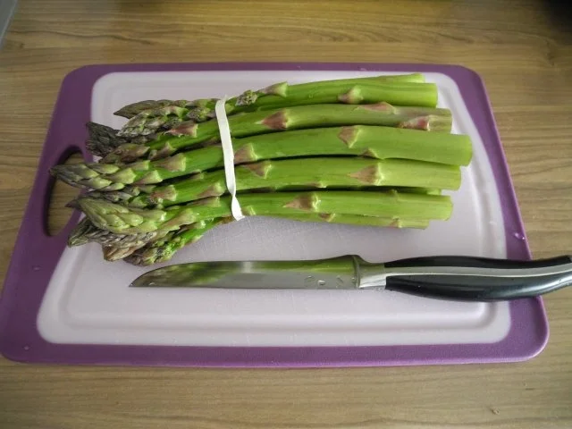 Rezept: Gemüsebeilage : Grüner Spargel in Sahnesauce Bild Nr. 10 Gemüsebeilage : Grüner Spargel in Sahnesauce - Rezept - Bild Nr. 10