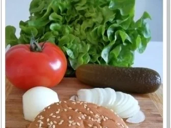 Hamburger mit Kraussalat und selbst hergestellter Mayonnaise. - Rezept - Bild Nr. 3