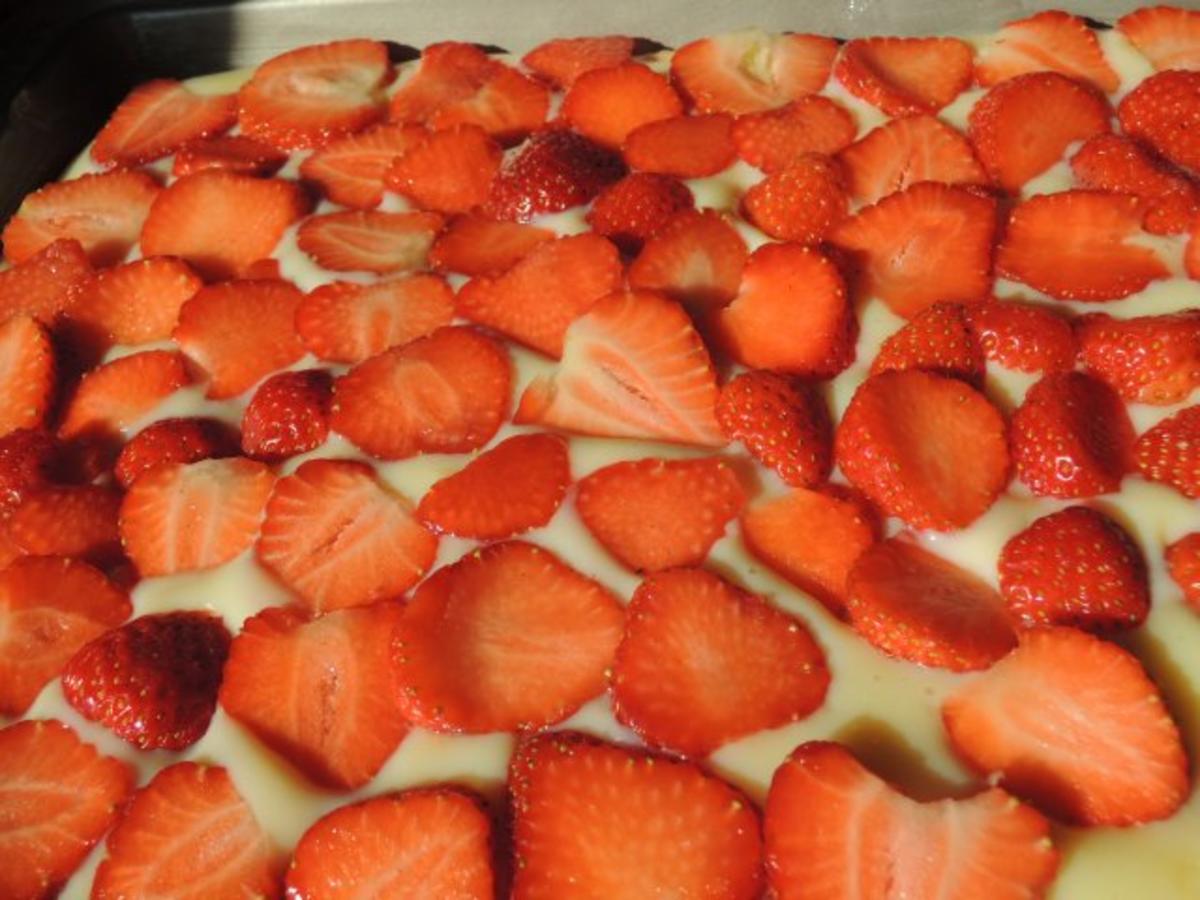 Erdbeer - Pudding - Streusel - Kuchen - Rezept