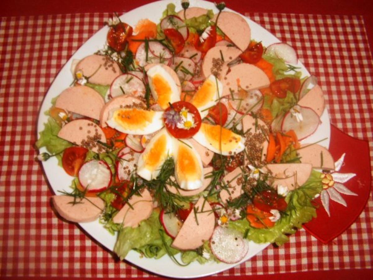 Bunter Salat mit Fleischwurst - Rezept