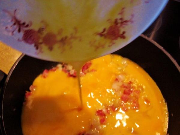 Rührei mit Speck und Zwiebeln - schnell &amp; einfach - von mimi
