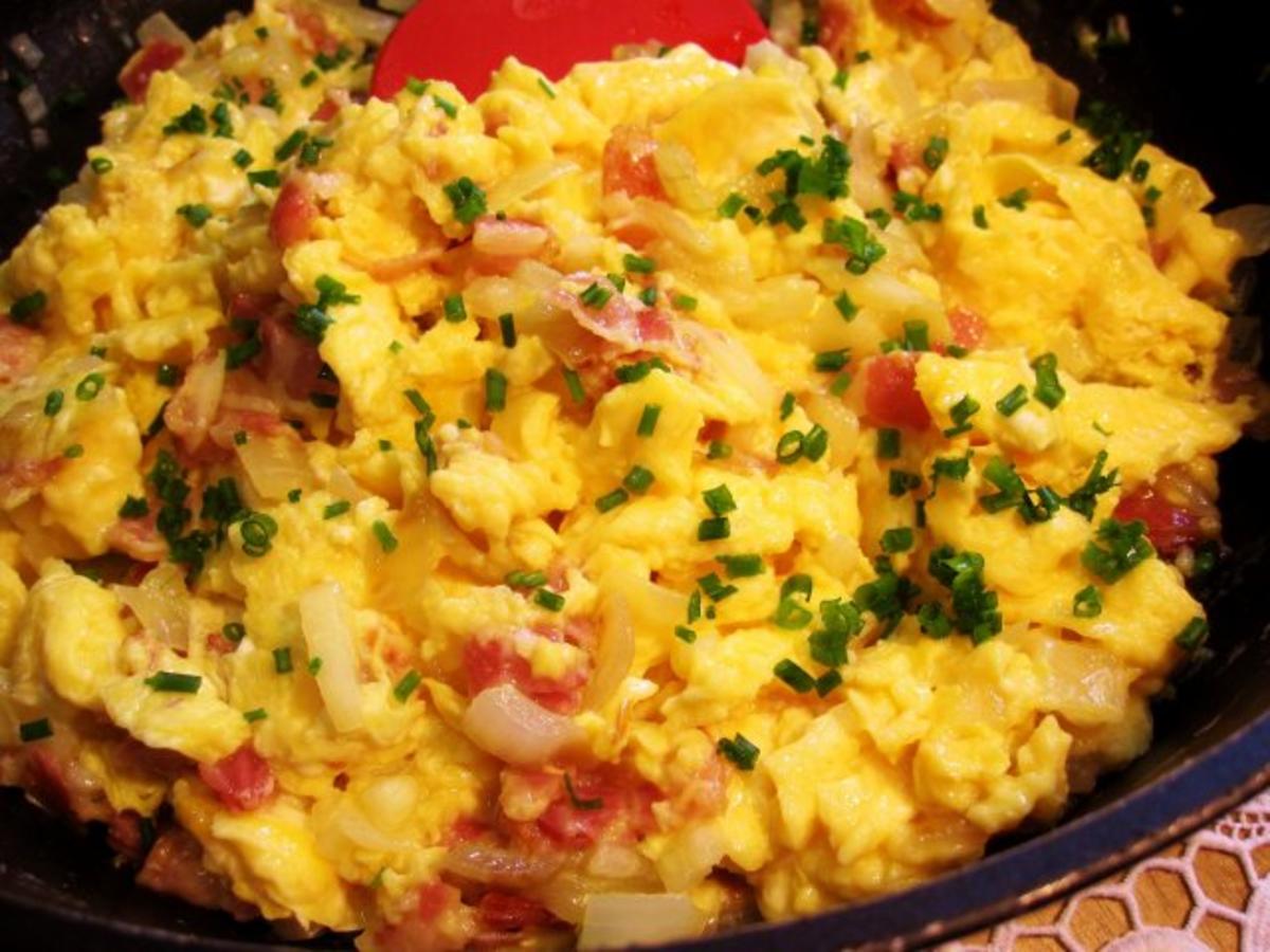 Rührei mit Speck und Zwiebeln ... - Rezept - kochbar.de