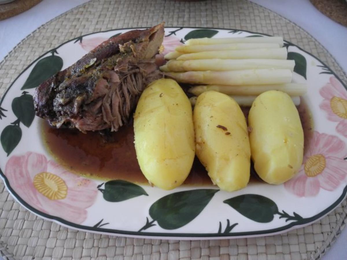 Bilder für Geflügel : Putenschenkel mit Curry an Rotwein dazu Spargel und Pellkartoffeln - Rezept