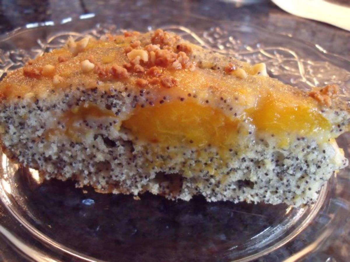 Gestürzter Aprikosen-Mohn-Kuchen - Rezept - kochbar.de