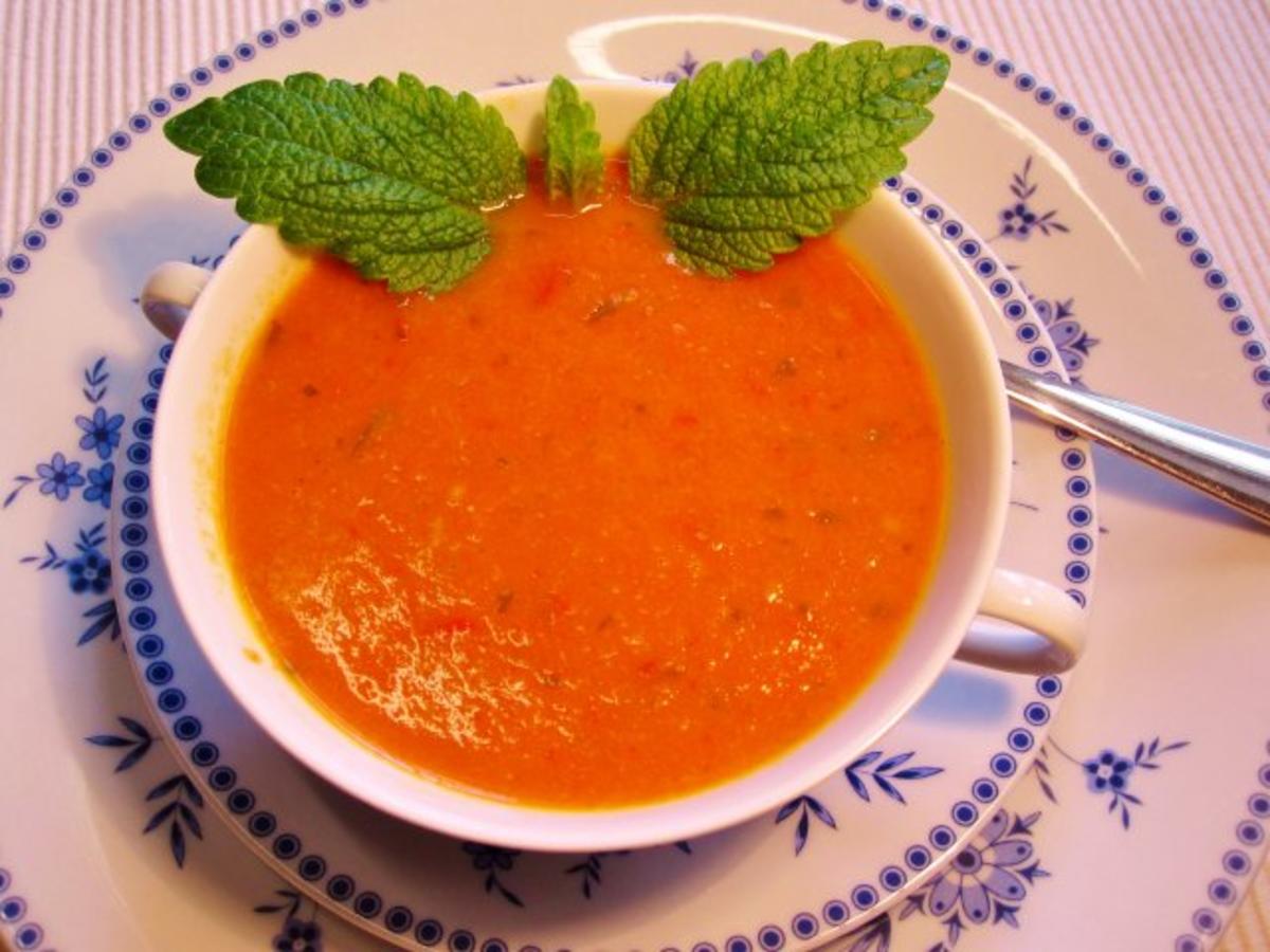 Tomatensuppe mit roter Paprika ... - Rezept