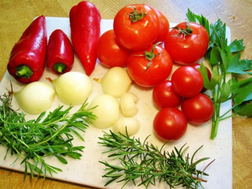 Tomatensuppe mit roter Paprika ... - Rezept