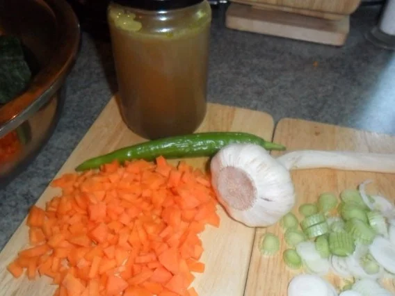 Rezept: knofisuppe mit viel spinat-wirkungsvoll wie köstlich und einfach,vorsuppe Bild Nr. 3 knofisuppe mit viel spinat-wirkungsvoll wie köstlich und einfach,vorsuppe - Rezept - Bild Nr. 3