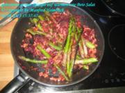 Spargel – gebratener grüner Spargel auf warmen rote Bete Salat - Rezept