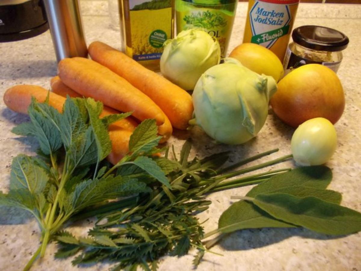 Kohlrabi-Karotten-Salat mit Äpfeln und frischen Kräutern - Rezept - Bild Nr. 2