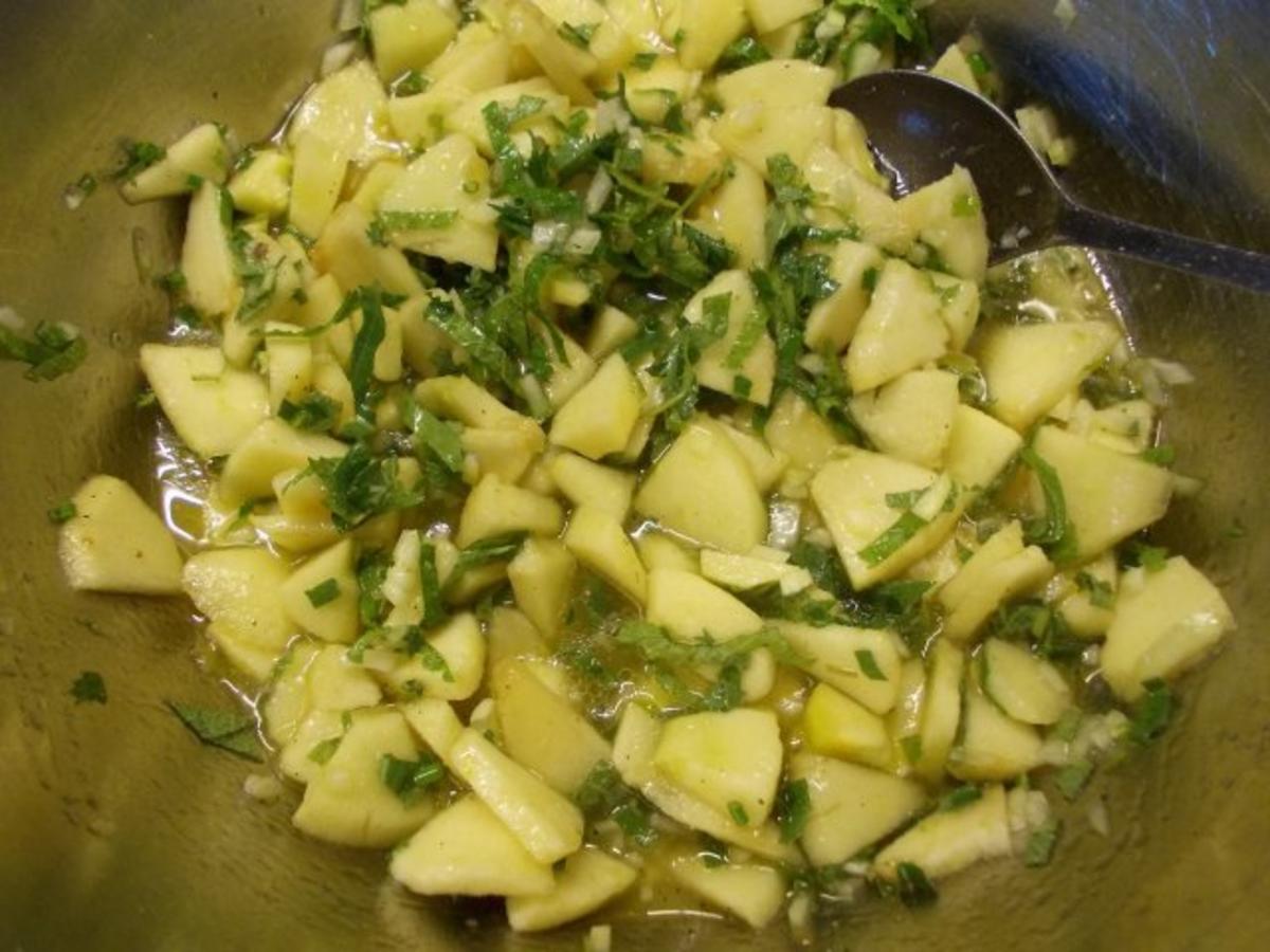 Kohlrabi-Karotten-Salat mit Äpfeln und frischen Kräutern - Rezept - Bild Nr. 5