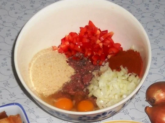 Klassisch gefüllte Paprikaschoten à la "Oórndrasch" (Rzpt. um 1976) - Rezept - Bild Nr. 4