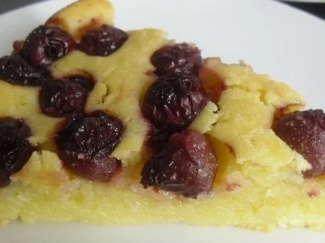 Grießkuchen mit Sauerkirschen,Heiß mit Eis oder Kalt mit Sahne. - Rezept
