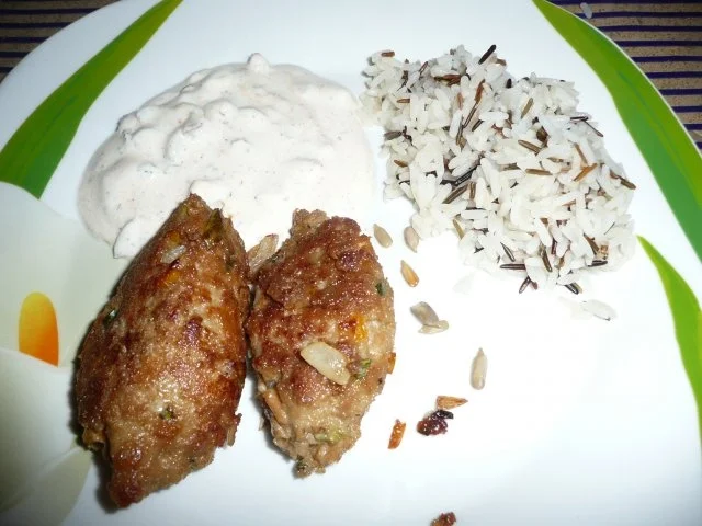 Köfte dazu Saure Sahne Dipp  mal ganz anders. - Rezept