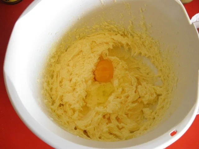 Rezept: Rhabarber - Eierlikör - Gugelhupf Bild Nr. 4 Rhabarber - Eierlikör - Gugelhupf - Rezept - Bild Nr. 4