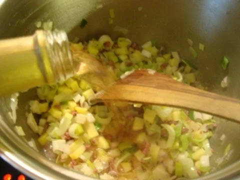 Rezept: legierte " Württemberger Weinbauern Suppe mit leichtem "Sahneschaum" Bild Nr. 9 legierte " Württemberger Weinbauern Suppe mit leichtem "Sahneschaum" - Rezept - Bild Nr. 9