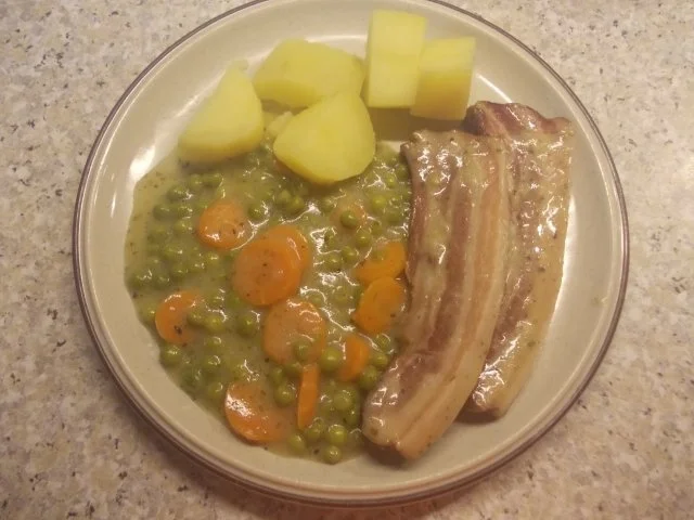 Erbse unn Karodde-Gemies mit Därrfleisch - Rezept