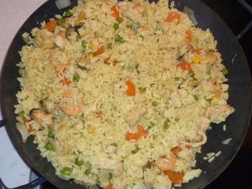 Rezept: Pfannengericht - Paella für Anfänger(innen) ;-) Pfannengericht - Paella für Anfänger(innen) ;-) - Rezept