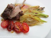 Lammkarrée auf Orangen-Karamell-Sauce mit geschmorrtem Fenchel und Datteltomaten - Rezept