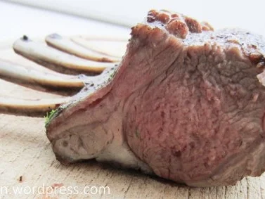 Rezept: Lammkarrée auf Orangen-Karamell-Sauce mit geschmorrtem Fenchel und Datteltomaten Bild Nr. 2 Lammkarrée auf Orangen-Karamell-Sauce mit geschmorrtem Fenchel und Datteltomaten - Rezept - Bild Nr. 2