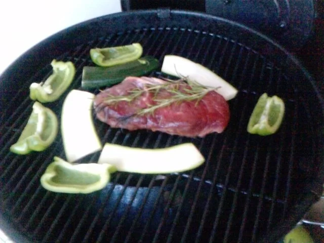 GEGRILLTE FLEISCHESLUST  --  ROASTBEEF MIT VERSCHÄRFTEM GEMÜSE - Rezept - Bild Nr. 2