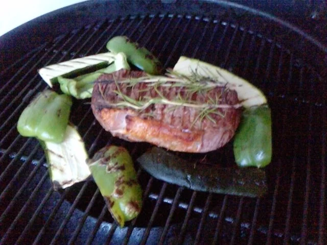 GEGRILLTE FLEISCHESLUST  --  ROASTBEEF MIT VERSCHÄRFTEM GEMÜSE - Rezept - Bild Nr. 3