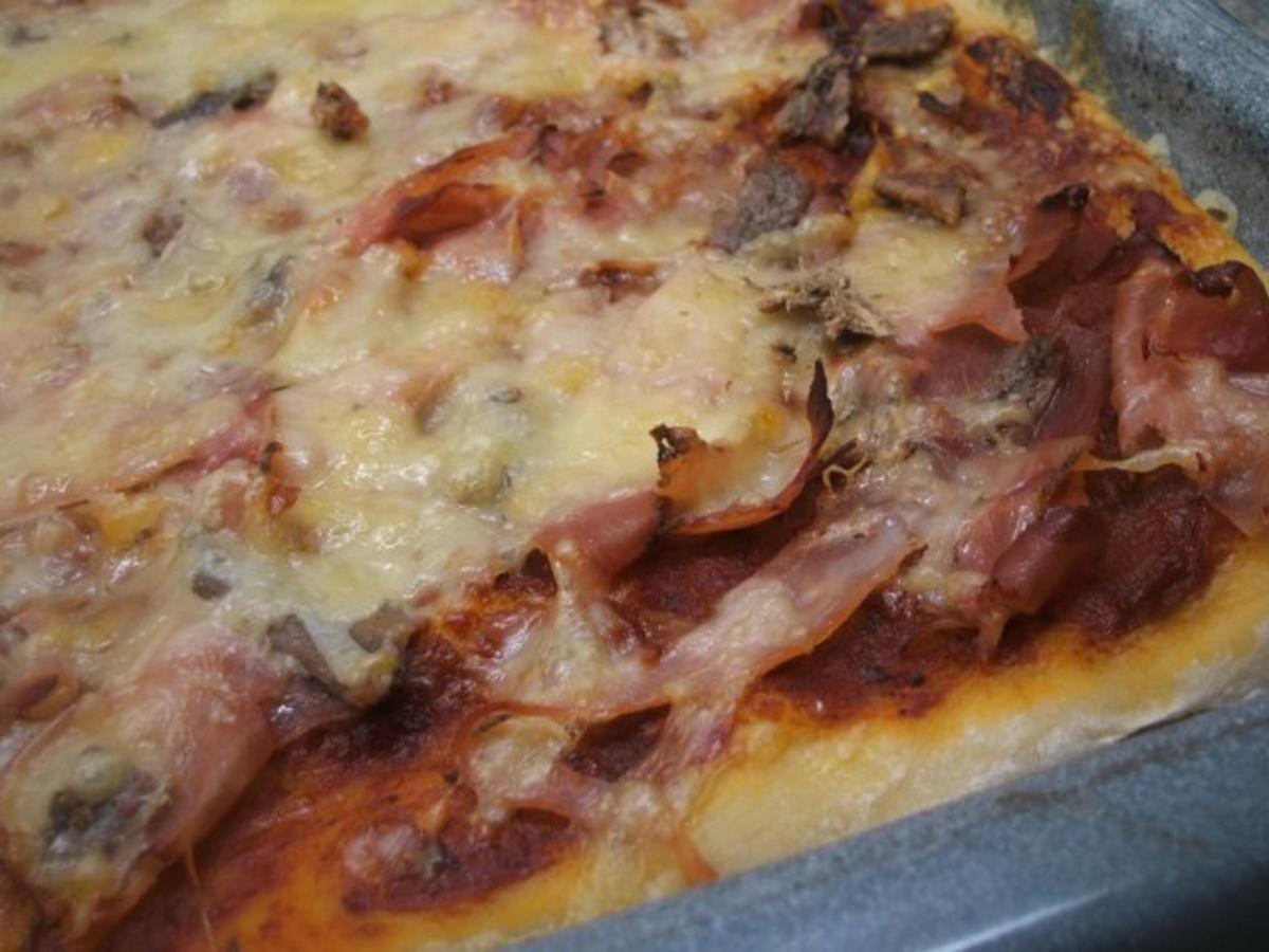 Pikantes Backen: Pizzateig, der 397ste von  Umberto Napolitano, dem Pizza-Akrobaten - Rezept