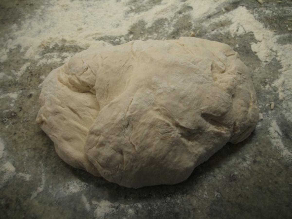 Pikantes Backen: Pizzateig, der 397ste von  Umberto Napolitano, dem Pizza-Akrobaten - Rezept - Bild Nr. 5