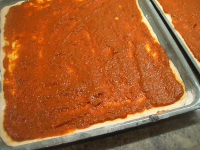 Pikantes Backen: Pizzateig, der 397ste von  Umberto Napolitano, dem Pizza-Akrobaten - Rezept - Bild Nr. 7