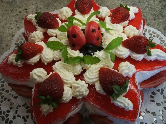 Backen: Erdbeertorte aus sieben Schichten - Rezept