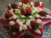 Rezept: Backen: Erdbeertorte aus sieben Schichten Backen: Erdbeertorte aus sieben Schichten - Rezept