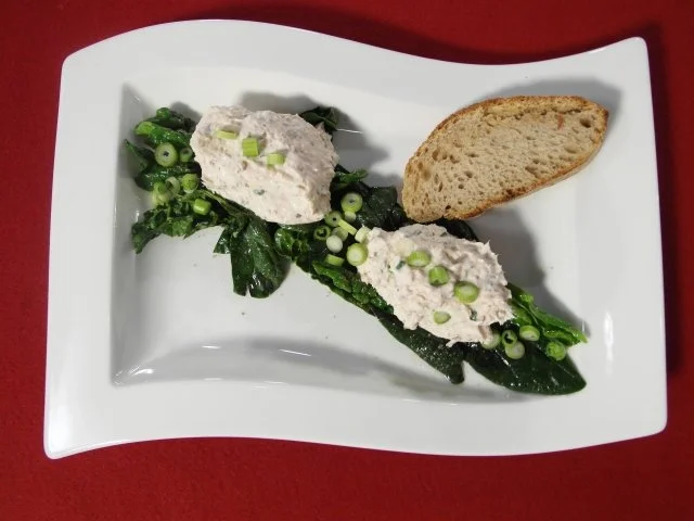 Kasseler-Mousse auf frischem Blattsalat - Rezept