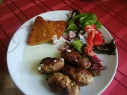 mediterane Hackröllchen mit hausgemachtem Tzaziki - Rezept